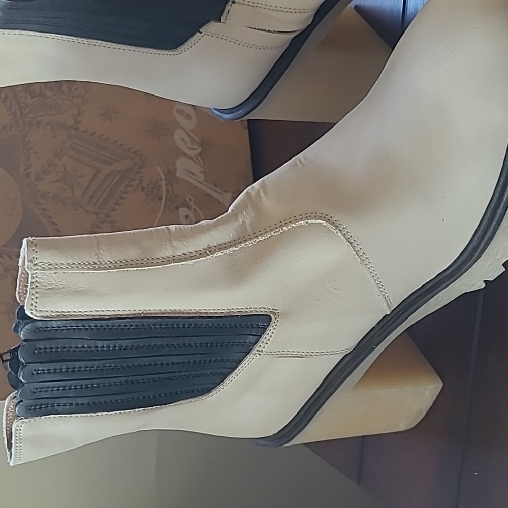 Free People .. James Chelsea Boot .. White‎ .. MULTIPLE Sizes - Picture 2 of 8
